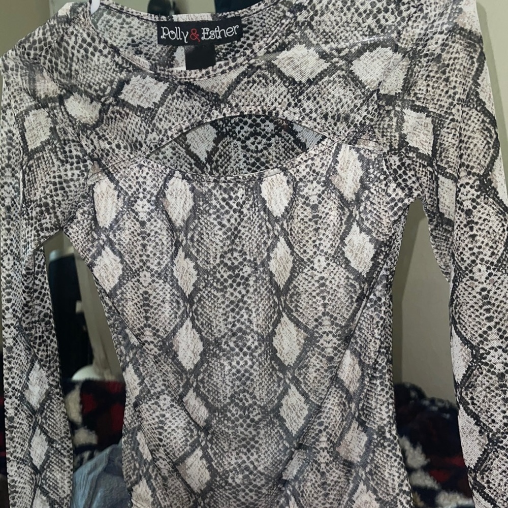 Snake, print, see-through top with slit in the front